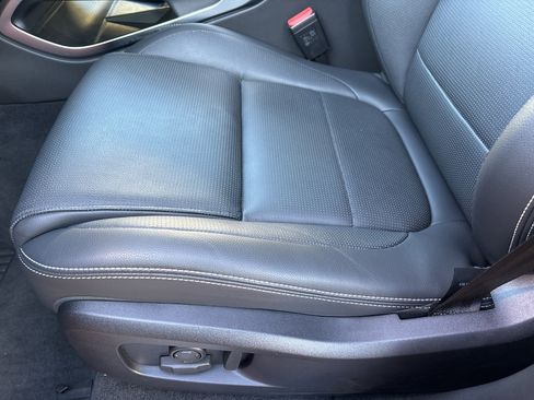 Certified 2025 Jaguar F-PACE R-Dynamic S image 17