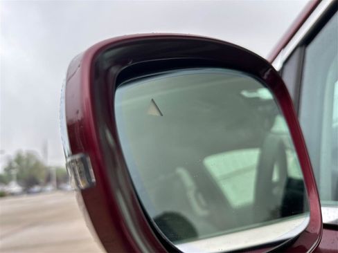 Used 2017 Chrysler Pacifica Limited FWD image 30