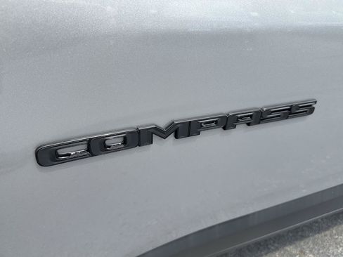 Used 2022 Jeep Compass Latitude w/ Sun and Sound Group AWD/4WD image 82