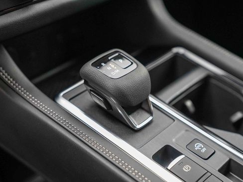 Used 2024 Nissan Pathfinder Platinum image 18