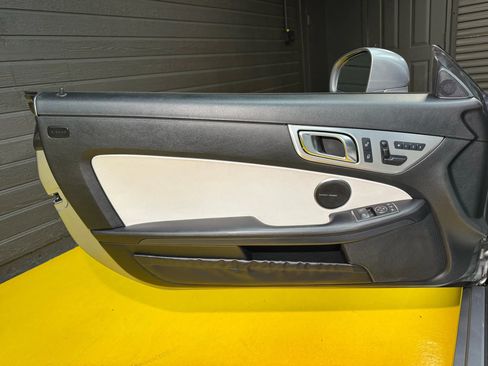 Used 2012 Mercedes-Benz SLK 350 image 16