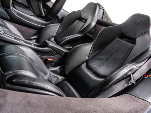Used 2020 McLaren 570S Spider RWD image 22