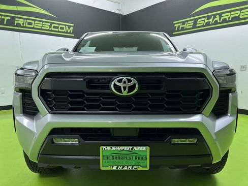 Used 2025 Toyota Tacoma TRD Off-Road AWD/4WD image 3