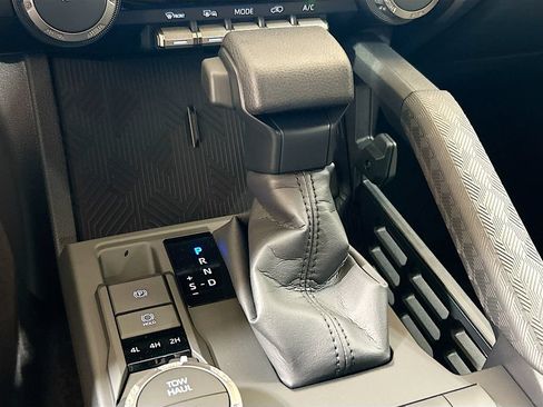New 2026 Toyota 4Runner SR5 AWD/4WD image 14