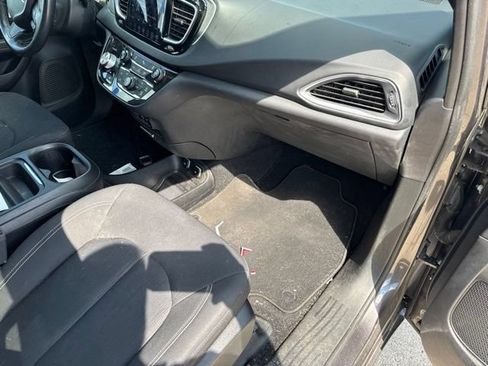 Used 2018 Chrysler Pacifica Touring Plus w/ S Appearance Package FWD image 8