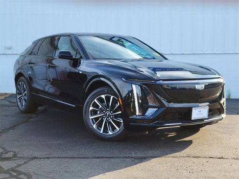 New 2025 Cadillac Lyriq Sport image 1