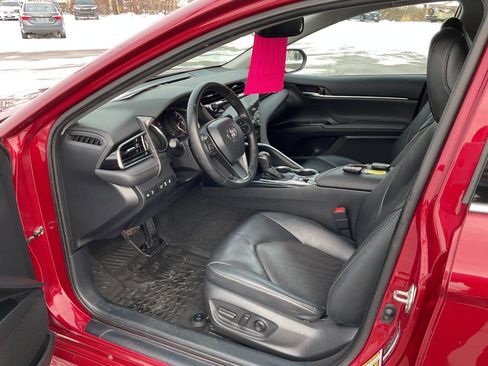 Used 2020 Toyota Camry XLE image 14
