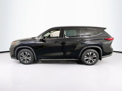 Used 2022 Toyota Highlander XLE image 8