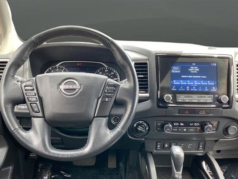 Used 2022 Nissan Frontier SV AWD/4WD image 11