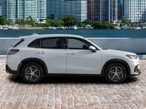 Certified 2023 Honda HR-V EX-L image 4