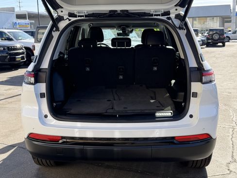Certified 2023 Jeep Grand Cherokee Limited w/ Luxury Tech Group II RWD image 15