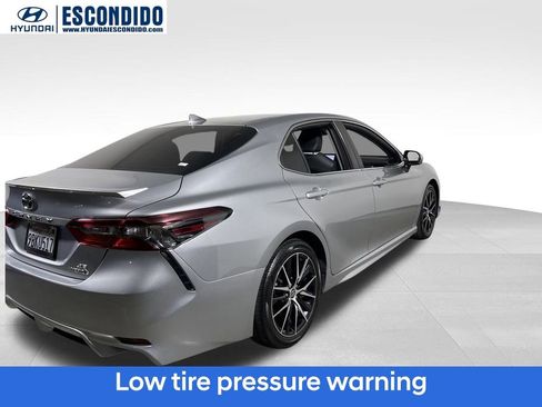 Used 2022 Toyota Camry SE image 5