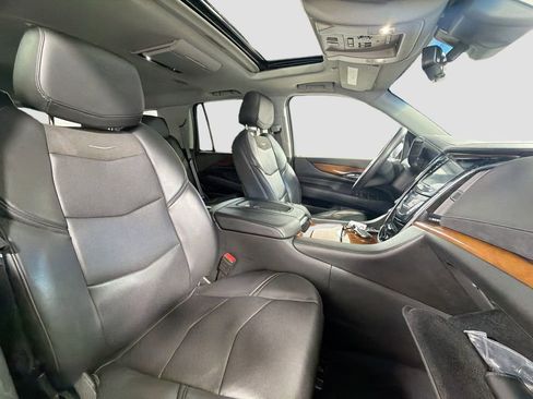 Used 2017 Cadillac Escalade Luxury AWD/4WD image 32