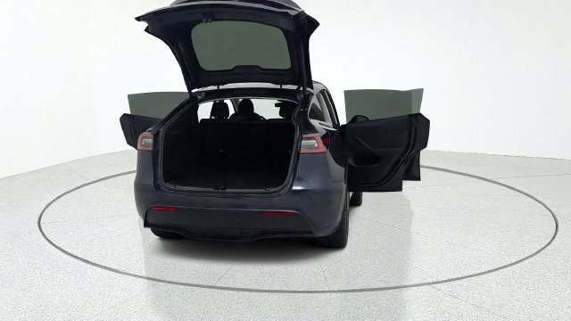 Used 2024 Tesla Model Y 2WD image 17