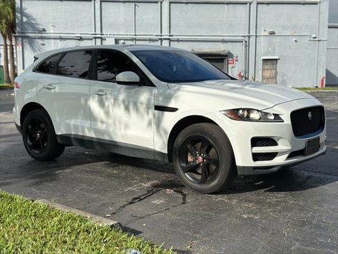 Used 2017 Jaguar F-PACE Premium image 11
