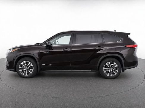 Used 2020 Toyota Highlander XLE AWD/4WD image 4