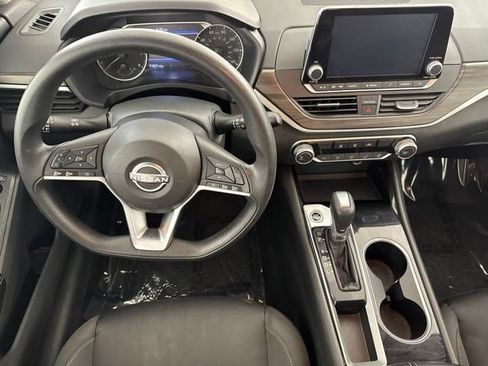 Used 2024 Nissan Altima 2.5 SV FWD image 22