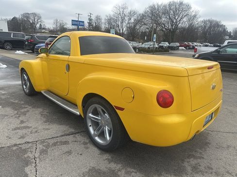 Used 2004 Chevrolet SSR w/ Preferred Equipment Group image 4