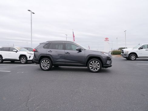 Used 2019 Toyota RAV4 XLE Premium image 3