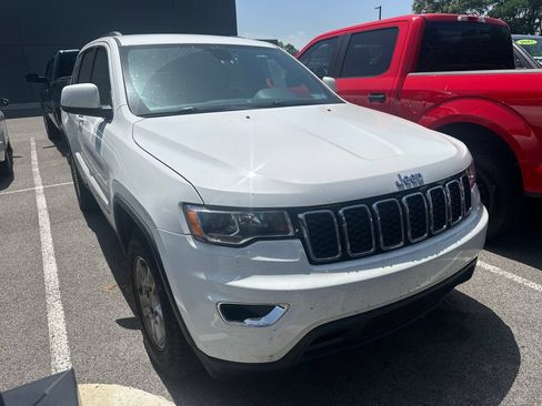 Used 2017 Jeep Grand Cherokee Laredo w/ Quick Order Package 23E AWD/4WD image 4