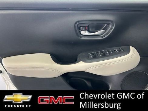 Used 2023 Honda HR-V LX image 12