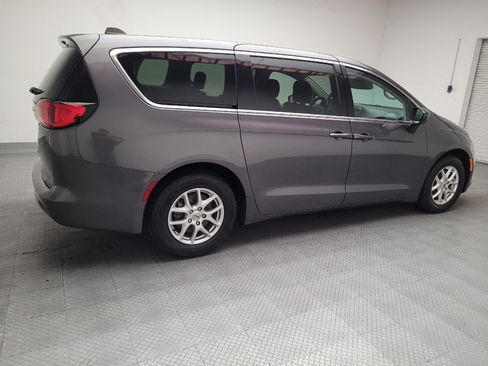 Used 2023 Chrysler Voyager LX FWD image 10