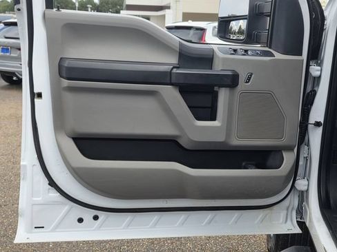 Used 2022 Ford F250 XL w/ Power Equipment Group AWD/4WD image 16