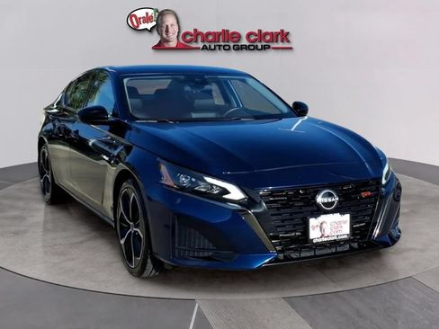 Used 2024 Nissan Altima 2.5 SR FWD image 8