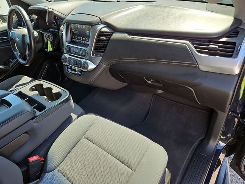 Used 2019 Chevrolet Suburban LS RWD image 32