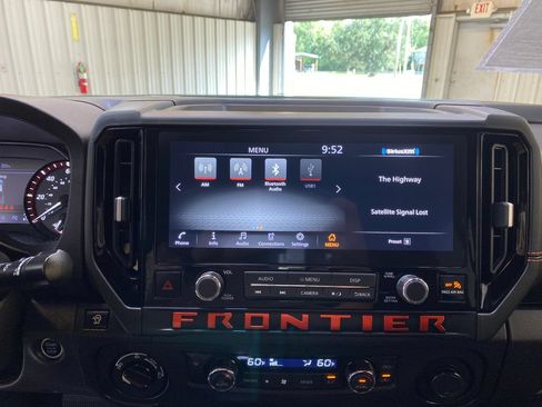Used 2025 Nissan Frontier PRO-4X w/ Tow Package AWD/4WD image 38