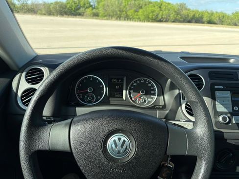 Used 2010 Volkswagen Tiguan S FWD image 44