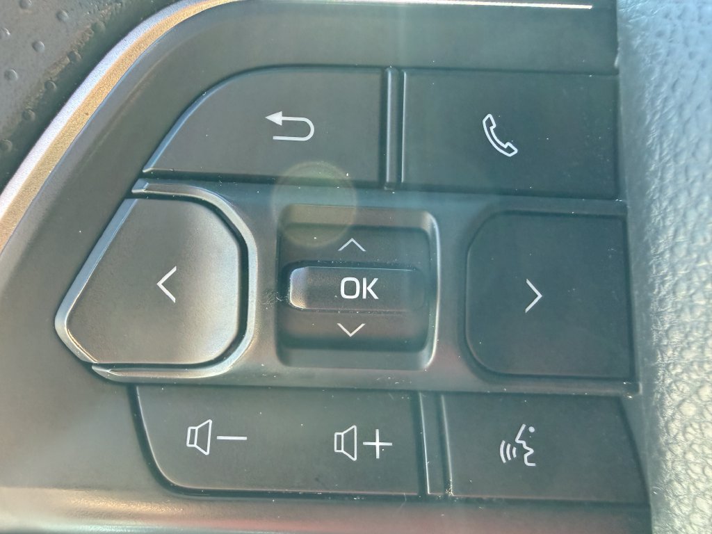 Used 2025 Toyota Tundra SR5 w/ SR5 Convenience Package AWD/4WD image 18