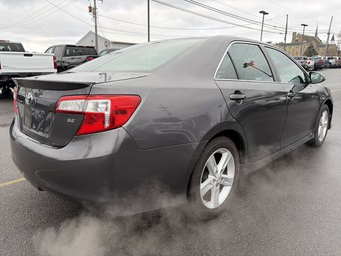 Used 2013 Toyota Camry L image 3