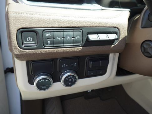 Used 2021 GMC Yukon Denali w/ Denali Premium Package RWD image 14
