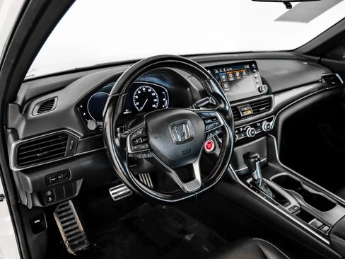 Used 2018 Honda Accord Sport image 2