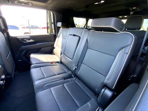 Used 2023 GMC Yukon XL SLT w/ SLT Premium Package AWD/4WD image 17