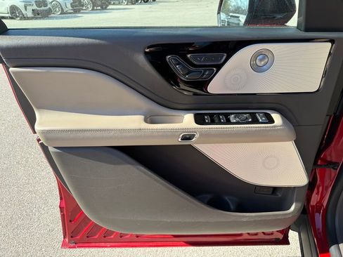 Used 2020 Lincoln Aviator Reserve w/ Equipment Group 202A image 13