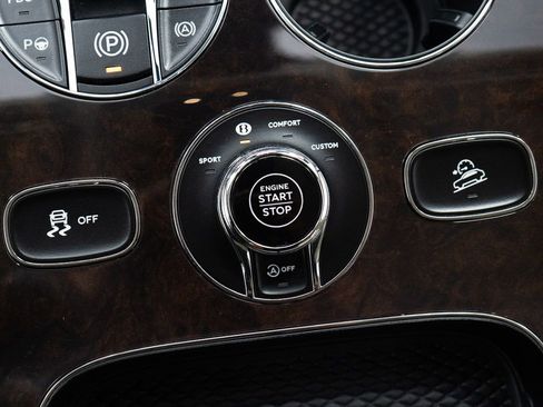 Certified 2023 Bentley Bentayga Extended Wheelbase AWD/4WD image 36
