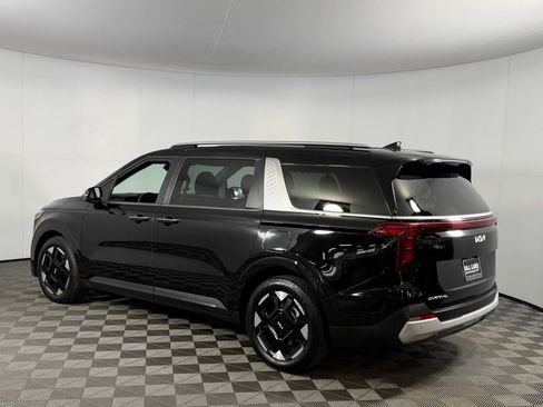Used 2025 Kia Carnival EX image 8