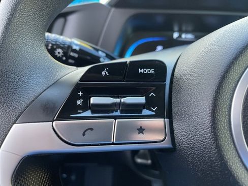 Used 2025 Hyundai Elantra SE image 14