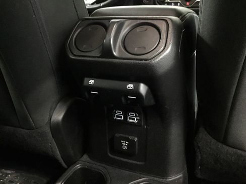 Used 2019 Jeep Wrangler Unlimited Sahara AWD/4WD image 18