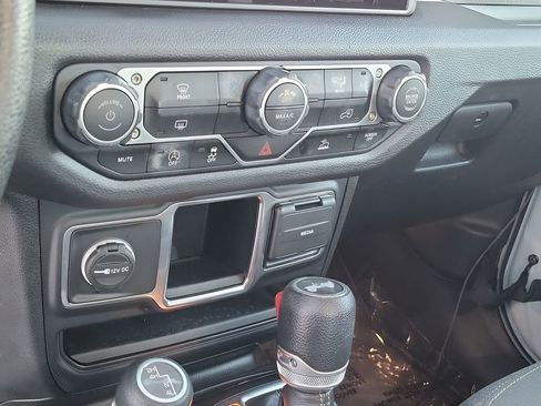 Used 2024 Jeep Wrangler Sport image 19