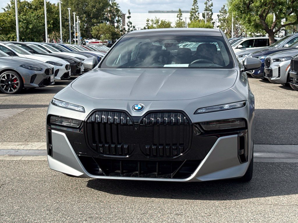 Certified 2024 BMW i7 xDrive60 AWD/4WD image 3