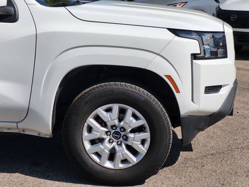 Certified 2023 Nissan Frontier SV AWD/4WD image 3