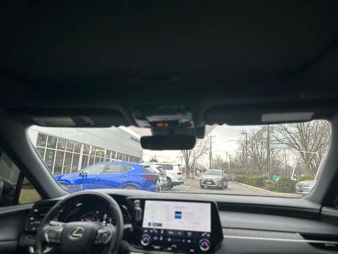 Used 2026 Lexus RX 450h 450h+ Premium w/ Convenience Package image 7