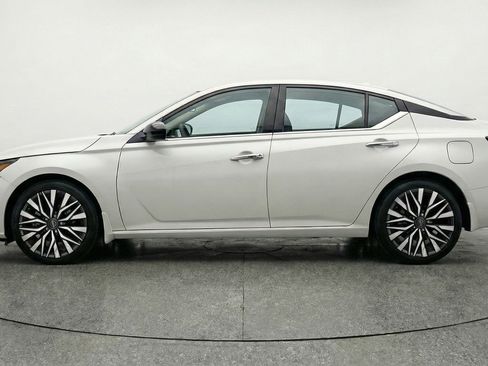 Used 2025 Nissan Altima 2.5 SV image 5