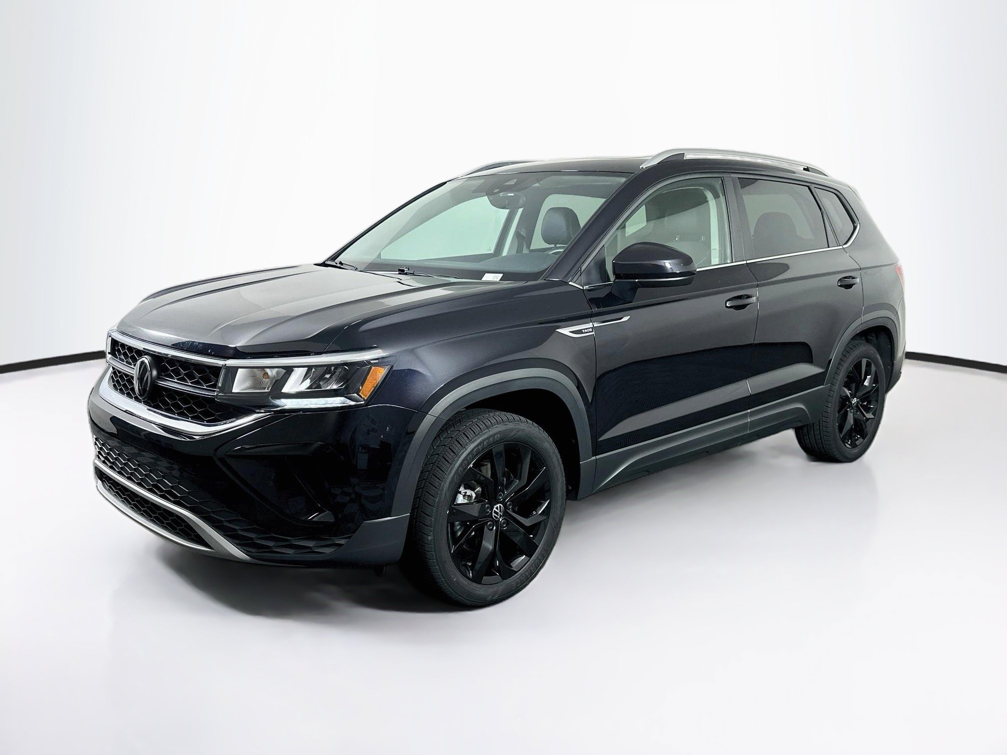 Used 2024 Volkswagen Taos SE FWD image 3
