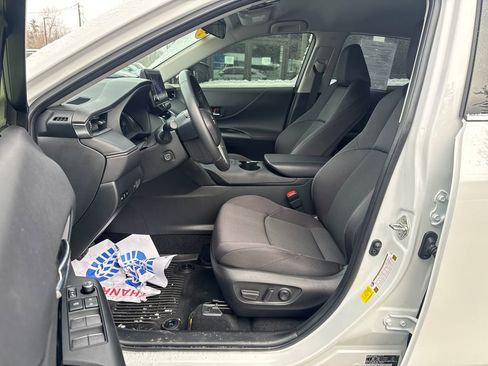 Used 2024 Toyota Venza LE image 22
