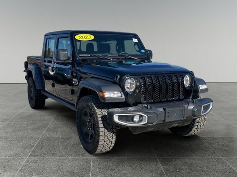 Used 2023 Jeep Gladiator Sport image 7