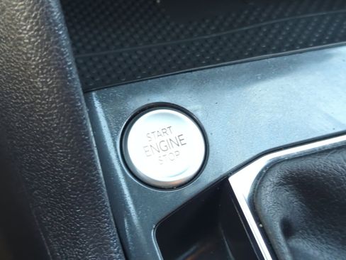 Certified 2022 Volkswagen Tiguan SE R-Line image 28